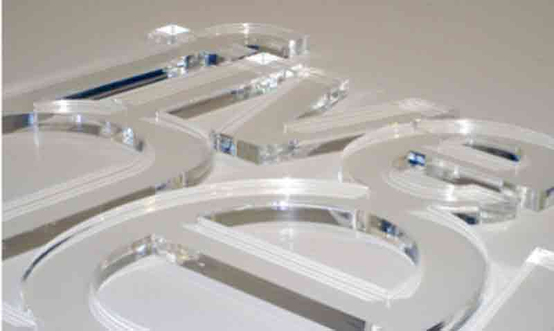 Plexiglas slova
